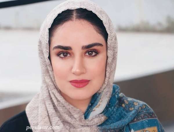 عکس از هانیه غلامی با چادر زیبای پروانه ای در امامزاده / بوسه پر مهر بازیگر جوان بر سر گنجشک کوچولو