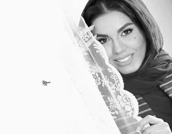 قاب دیدنی امروز | تفریحات بهاری آزاده زارعی در سفر به مازندران ؛ قدم زدن خانم بازیگر در ساحل دریای نوشهر