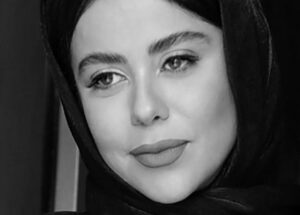 موتورسواری الهام اخوان؛ گندم سریال “دودکش” در خیابان های تهران / تیپ متفاوت خانم بازیگر با کلاه کاسکت