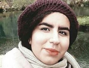 عکس دو نفره صهبا شرافتی؛ روناک سریال “نون خ” در کنار مادرش / مادر و دختر مثل سیبی هستن که از وسط نصف شده