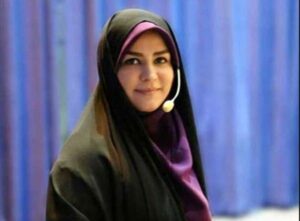 تصویر پربازدید از “سحر امامی” مجری شیر زن تلویزیون در مراسم شام غریبان در حسینیه امام خمینی