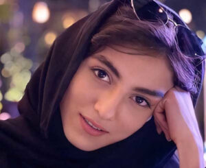 عکس های جدید پردیس پورعابدینی در کافی شاپ دنج و زیبا / رونمایی از ظاهر متفاوت خانم بازیگر با استایل خاص