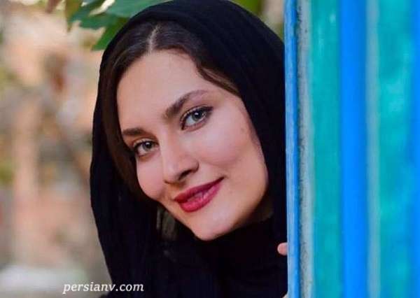 تفریحات تابستانی ساناز سعیدی؛ مامان صدیقه سریال “بچه مهندس” در ساحل دریا / رونمایی از ست جذاب خانم بازیگر