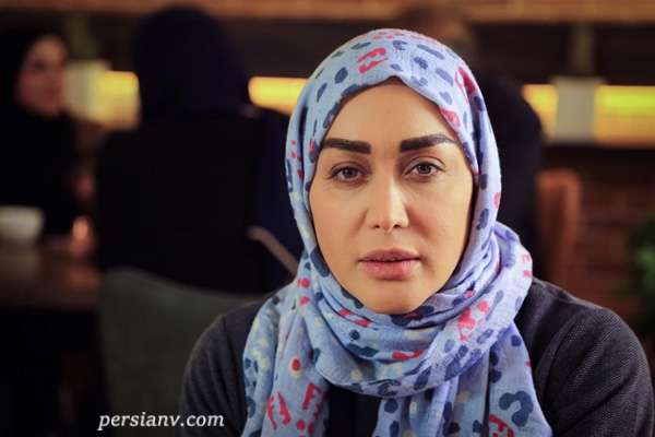 مانتوی مخمل یشمی با اکسسوریهای خاص سارا منجزیپور / بازیگر و همسر محمد علیزاده با پوششی متفاوت و لاکچری خودنمایی کرد
