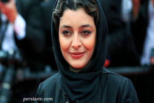 سنگ تمام ساره بیات در چیدمان سالن پذیرایی لوکس خانه‌اش / از قاب‌های خاص و  مبلمان راحتی تا فضای معطر به گل‌های نرگس