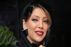 تیپ کلاسیک و مینیمال صدف اسپهبدی در اکران فیلم، سوژه داغ شبکه‌های اجتماعی شد! / وقتی سادگی اوج جذابیت می‌شود