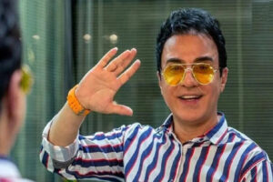 قاب دیدنی امروز | رونمایی عمو پورنگ از عکس‌های «زیرخاکی» با جواد عزتی و محسن یگانه: لطفاً چیزی ننویسید، خودم فهمیدم چه خبره!