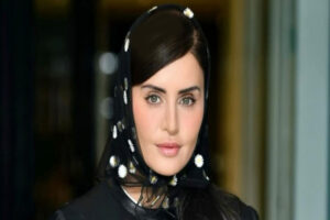 انتشار اولین تصویر با سبیل و گریم مردانه الناز شاکردوست  برای فیلم پرحاشیه کج پیله: به زن و مرد بودن نیست به آدم بودنه!