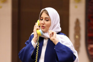 چادر پوشیِ گلوریا هاردی، بازیگر فرانسوی، در قلب مشهد / تصویری داغ و پربازدید از همسر ساعد سهیلی و پسرش در حرم امام رضا