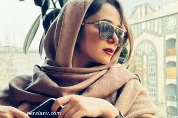 استایل الناز حبیبی با کت لی و کلاه بیسبال؛ ترکیبی بیدردسر و جذاب برای سفرهای روزمره / بازگشت شیک کژوال به پاییز