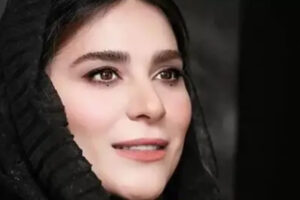 سلفی جدید و دیدنی سحر دولتشاهی با شال حریر / طنازی‌های جدید خانم بازیگر در یک سلفی خاص