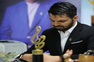 ساغر استاد شریف با لباسی که بوی تاریخ می‌داد / وقتی همسر امید معلم در جشن حافظ با استایل بانوان عصر داریوش همه را شگفت‌زده کرد!