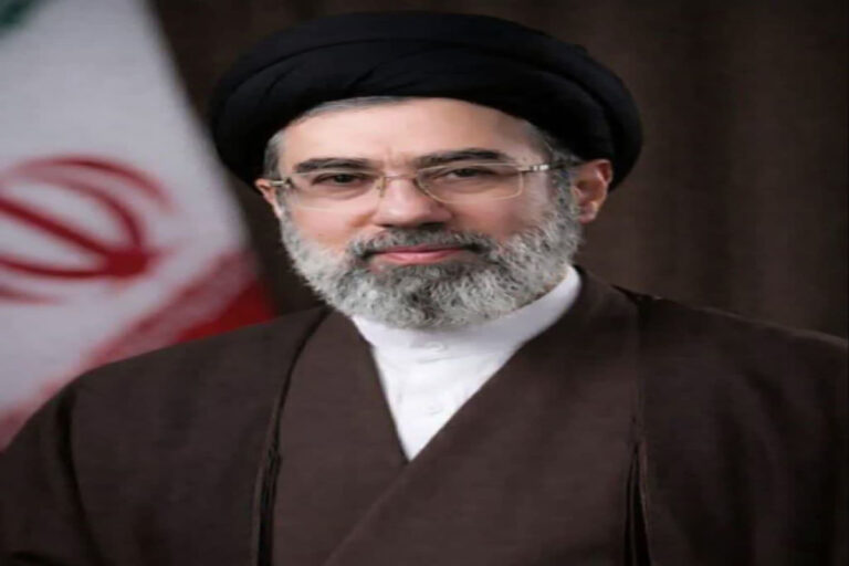 ویدیو از کلاس درس و محیط تدریس آیتالله سید مجتبی خامنهای