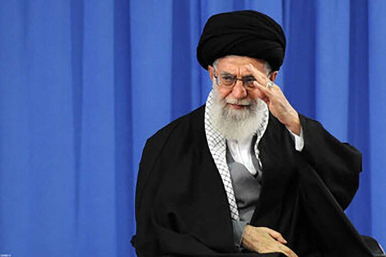 کارت عروسی رهبر شهید انقلاب و همسرشان ؛ به پای هم پیر شدن