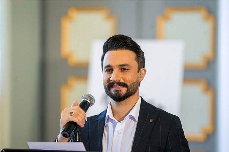 مصطفی راغب: وطن‌فروشان هیچ خط قرمزی ندارند و بسیار خطرناک هستند؛ از این افراد فاصله بگیرید! + عکس