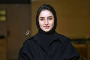 سها نیاستی در برلین با استایلی متفاوت دیده شد / نگاهی تازه به انتخاب پوشش بازیگر فیلم «زن و بچه» + عکس