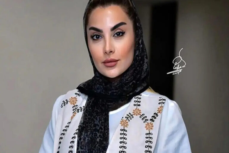 تصویر کمتر دیده شده از همسر واقعی احمد مهرانفر در پشت صحنه تئاتر + عکس