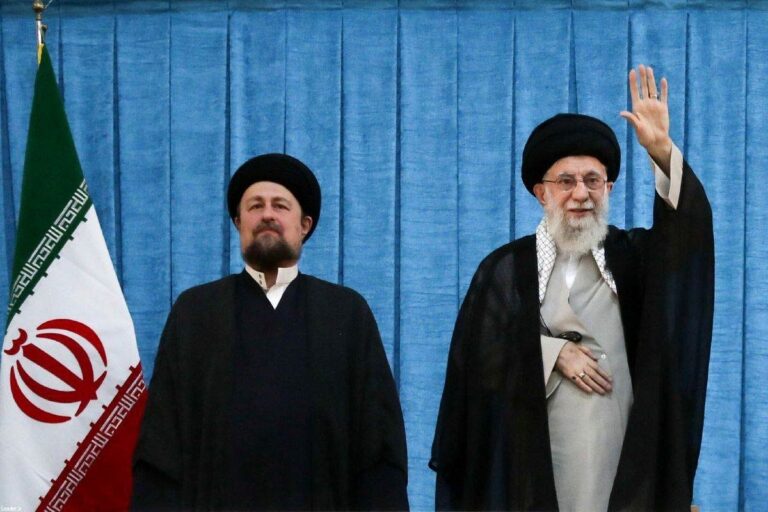 اشکهای سید حسن خمینی در مراسم سوگواری و بزرگداشت شهادت رهبر انقلاب + عکس