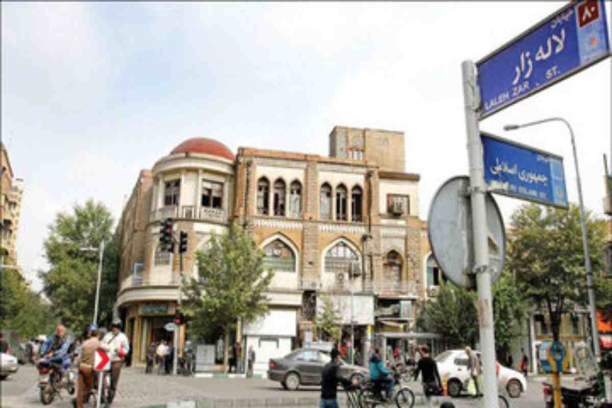 عکس خیابان لاله زار ۱۲۹۷ ؛ تصویری از تهران پس از جنگ جهانی اول و سلطنت احمدشاه قاجار