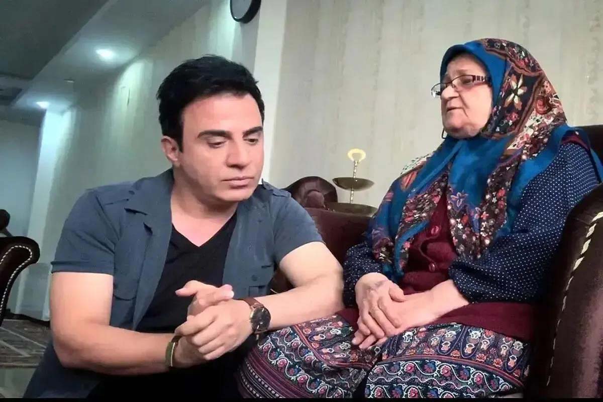 مراسم ختم مادر عموپورنگ برگزار شد+ فیلم / وداع با «ننه نقلی» در مسجد سیدالشهدا