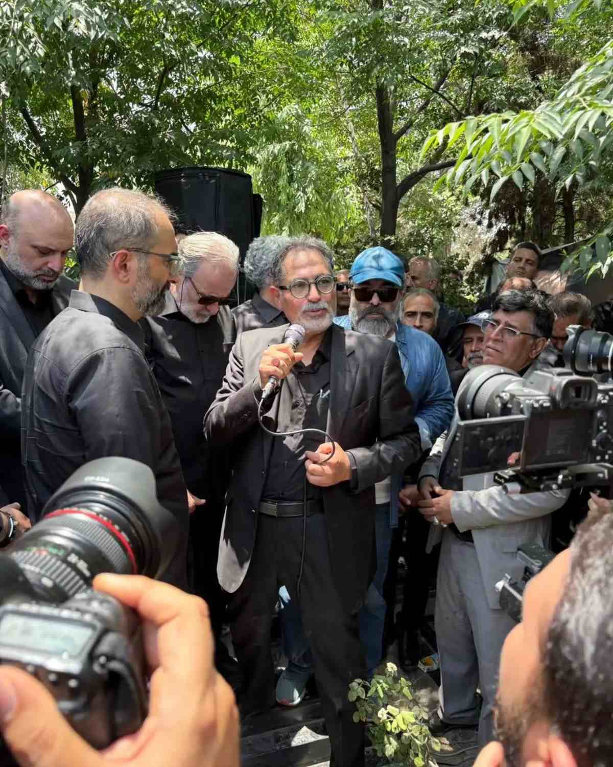 مراسم خاکسپاری و تشییع فرزاد جمشیدی ؛ مجری برنامه‌های ماه خدا و یاد خدا
