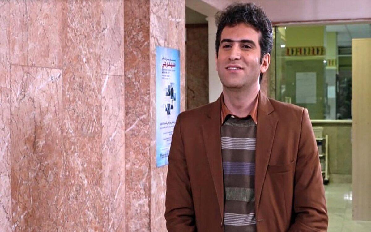 واکنش هوتن شکیبا به جهانی شدن ترند استایلش در سریال «لیسانسه‌ها»+ ویدیو