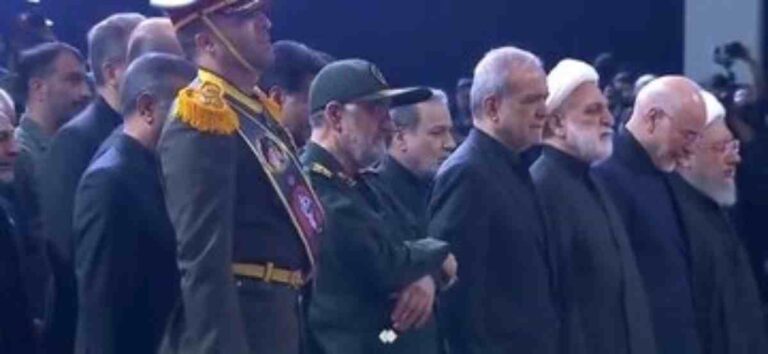 قاب متفاوت فرزندان پزشکیان در مراسم وداع با رهبر شهید