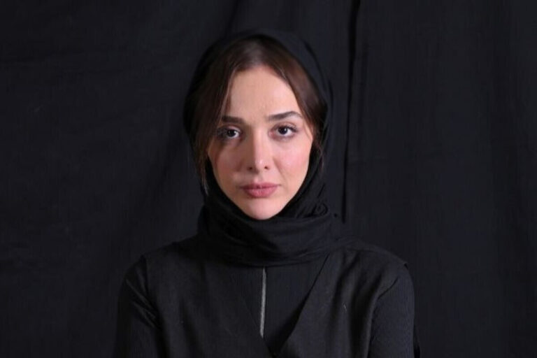 المیرا دهقان با گوشی آیفون ۱۷ در فضای مجازی خبرساز شد + عکس
