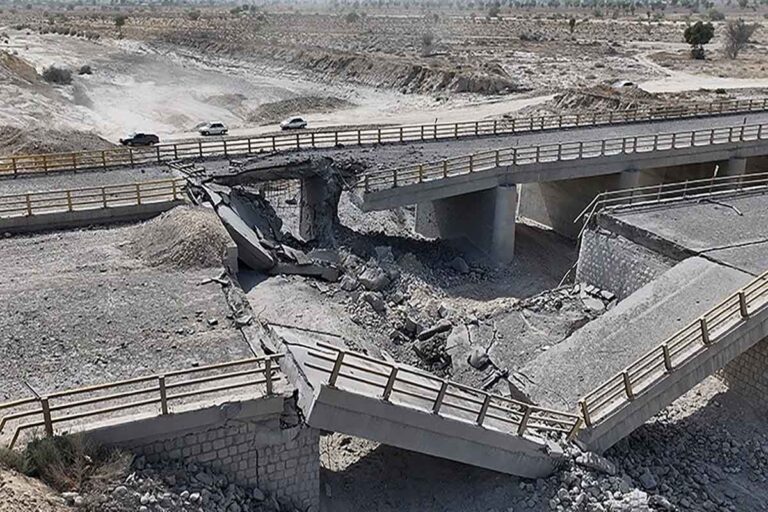 تصویر دو دانشآموز شهید در حمله آمریکا به پل خمیر؛ سوگند و فاطمهزهرا