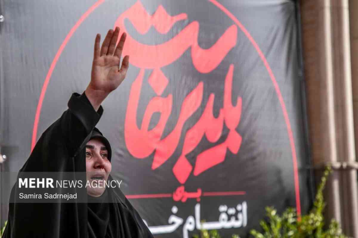 قاب‌های عزاداری زنان در مراسم وداع با رهبر شهید