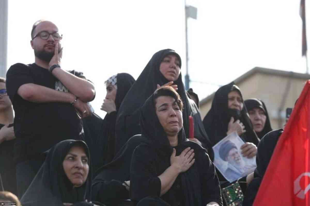 عزاداری زنان در مراسم وداع رهبر