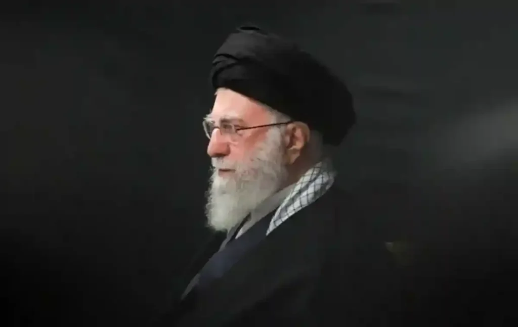 فرزندان رهبر شهید انقلاب در مراسم چهلم ؛ حضور خانواده آیت‌الله خامنه‌ای در مصلی تهران