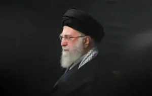 فرزندان رهبر شهید انقلاب در مراسم چهلم ؛ حضور خانواده آیت‌الله خامنه‌ای در مصلی تهران