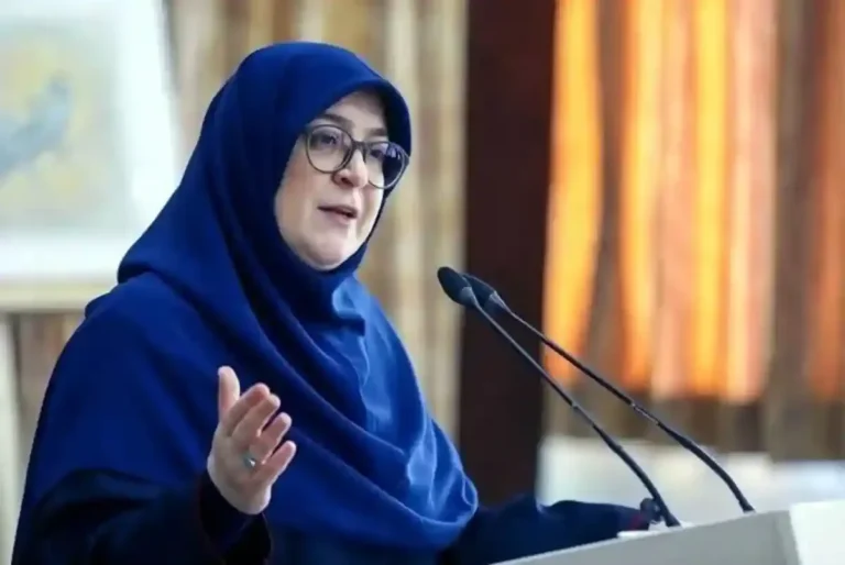 روایت فاطمه مهاجرانی از یک پیشنهاد متفاوت ؛ «برای پذیرفتن مسئولیت گفتند چادر بپوشم»