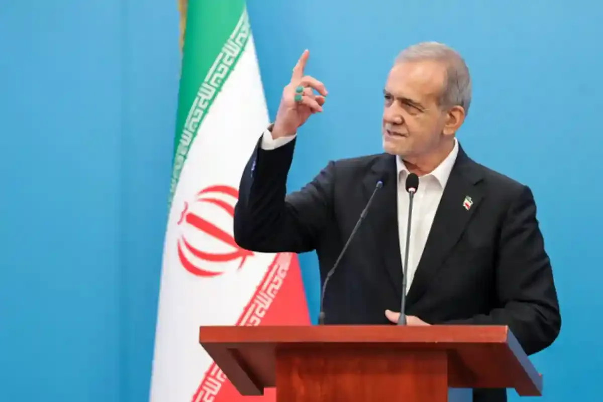 پاسخ پزشکیان به سوال خبرنگار ؛ نوه هایتان نمی گویند امسال هم کاری کن مدرسه ها مجازی شود؟