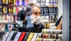عوض کردن موبایل هم در ایران دست‌نیافتنی شد؛ بعضی گوشی‌ها تا ۴ برابر گران شدند
