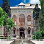 تصویر قدیمی از ثریا اسفندیاری در کاخ گلستان تهران؛ سال ۱۳۳۰