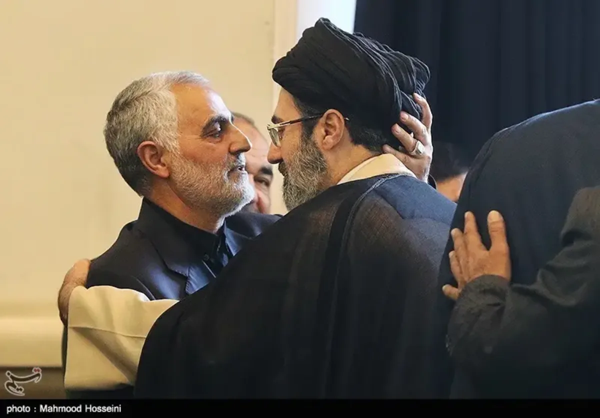 به مناسبت زادروز رهبر انقلاب، چند تصویر از زندگی ایشان را در ادامه مرور میکنیم: به مناسبت زادروز رهبر انقلاب، چند تصویر از زندگی ایشان را در ادامه مرور میکنیم: