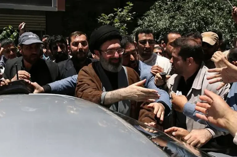 ۵۷ سالگی رهبر انقلاب در کنار چهرههایی که تاریخساز شدند