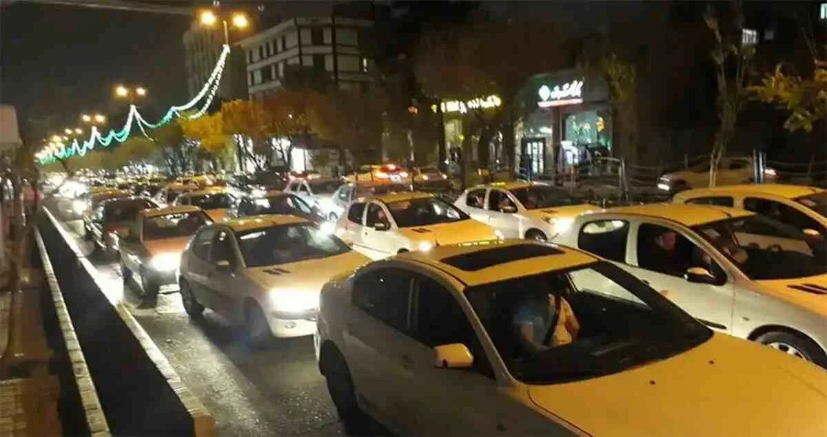 شوکه شدن توریست آمریکایی از پدیده دور دور رسم عجیب جوانان ایرانی + ویدیو