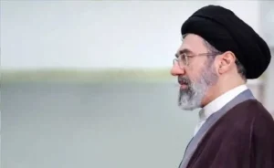روایت عباس حیدرزاده از حضور رهبر انقلاب در مراسم تدفین آیتالله خامنهای ، رهبر شهید