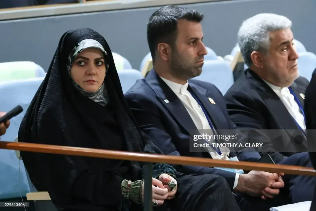 خبر فوری: تصویری از حضور دختر و داماد پزشکیان در مجمع سازمان ملل در نیویورک منتشر شده است. خبر فوری: تصویری از حضور دختر و داماد پزشکیان در مجمع سازمان ملل در نیویورک منتشر شده است.