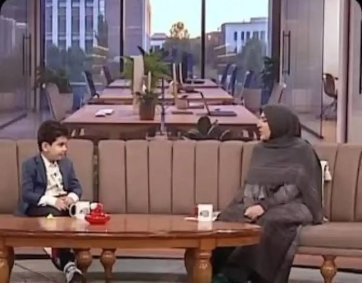 پسر ۷ ساله تبریزی که سه پایه از همسنهایش جلوتر است ؛ او کلاس چهارم درس میخواند
