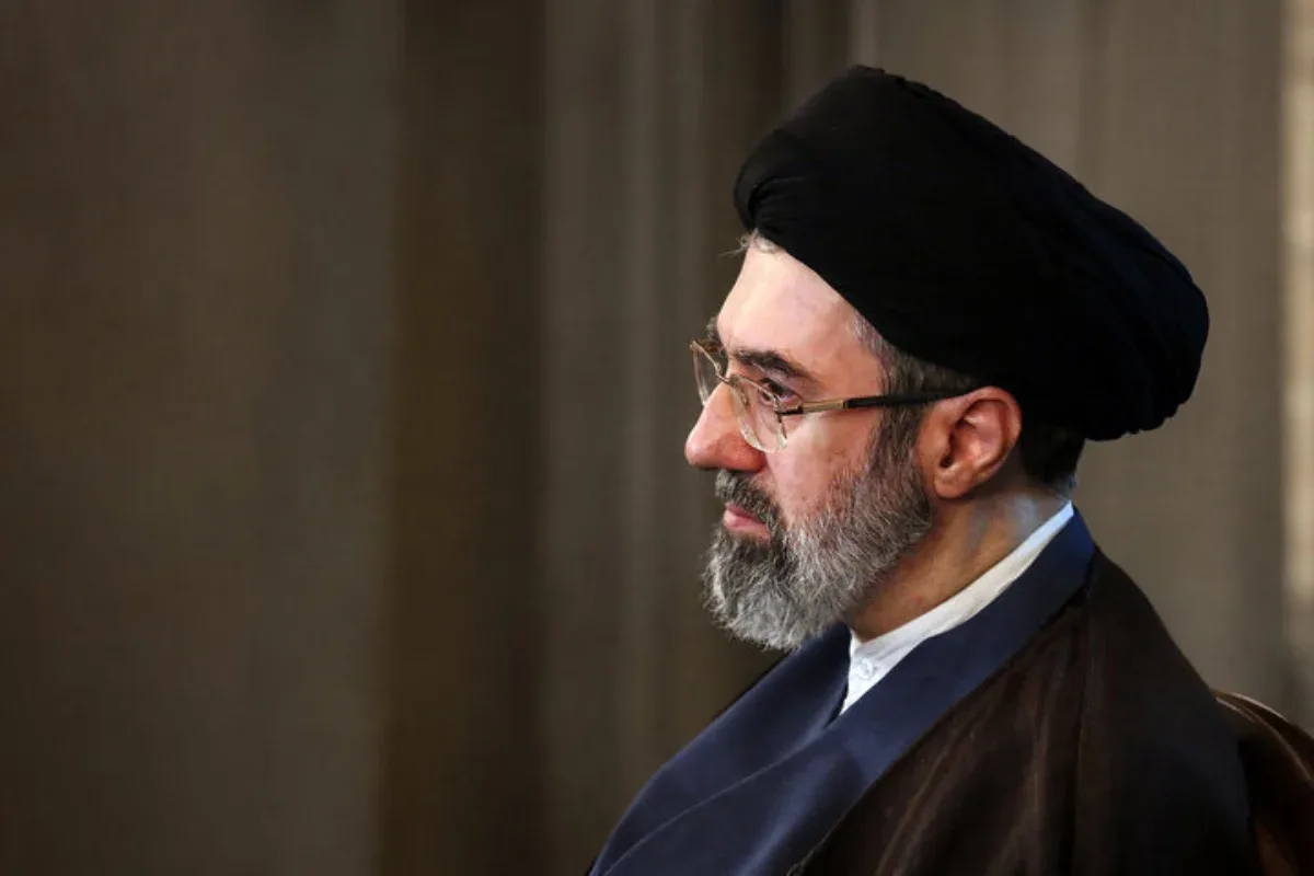 تأیید حضور آیت‌الله سیدمجتبی خامنه‌ای در مراسم تدفین رهبر شهید انقلاب + فیلم