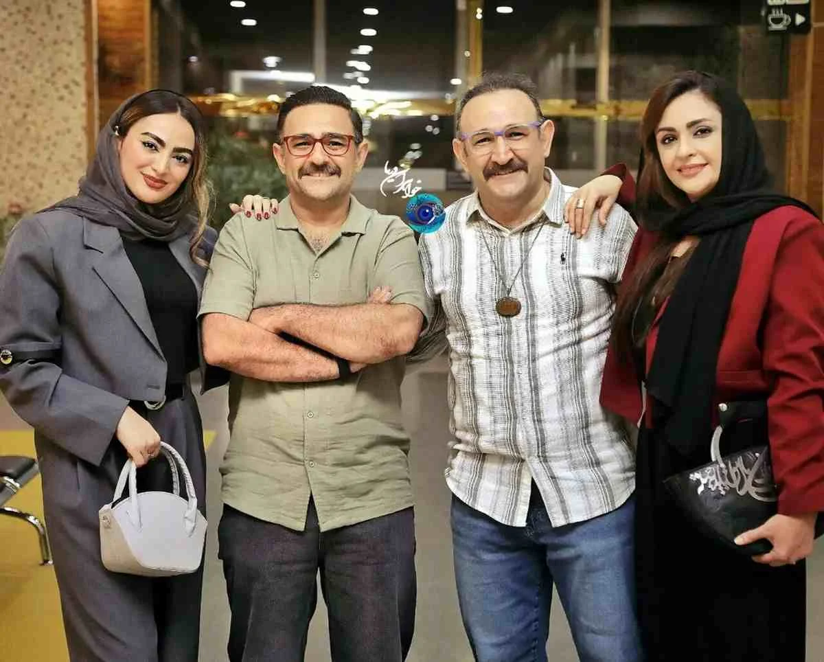 قاب خانوادگی هدایت هاشمی و برادرش به همراه همسرانشان / شباهت این دو برادر خبرساز شد+ عکس