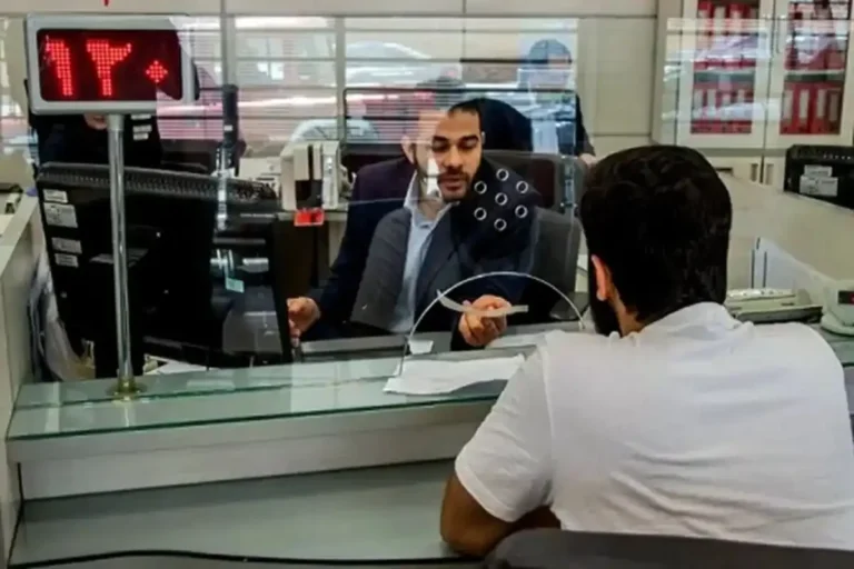 ساعت مراجعه به بانک‌ها تغییر کرد؛ از شنبه این زمان‌بندی جدید را فراموش نکنید