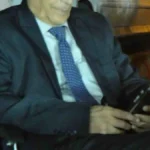 تصاویر مرد دستفروش شیک‌پوش ایرانی / یکی از خوش‌تیپ‌ترین ها در بازار تهران