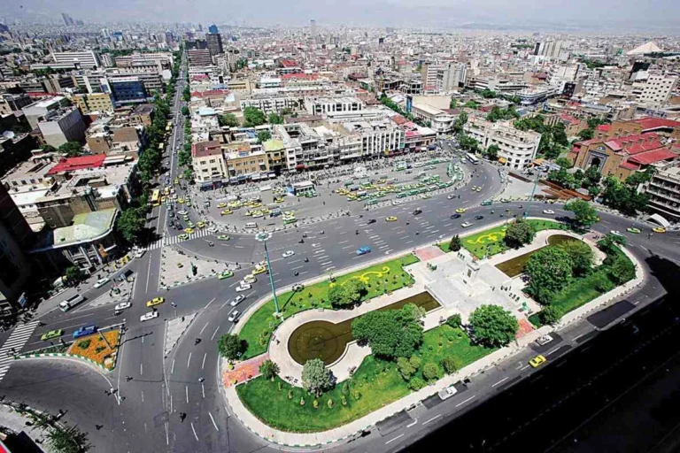 فیلم کمیاب از میدان توپخانه تهران ۹۹ سال پیش در سال ۱۳۰۶