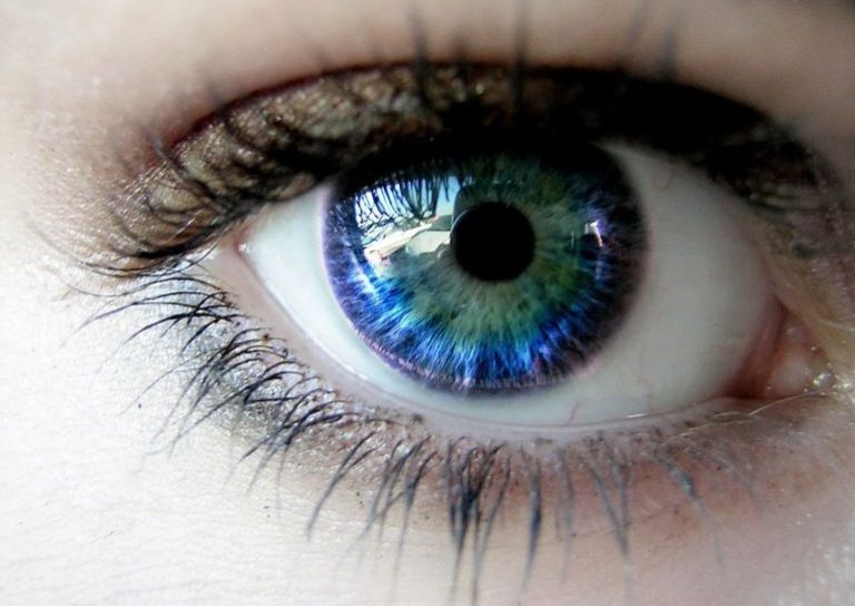 چگونه چشمانم را سرزنده تر و شاداب تر کنم؟