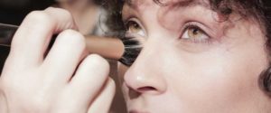 بهترین مدل آرایش برای اینکه پف صورت نشان داده نشود +تصاویر